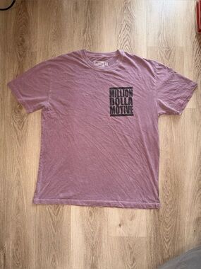 Million Dolla Motive Graphic T-Shirt XL Mauve/Pink Short Sleeve Streetwear Tee